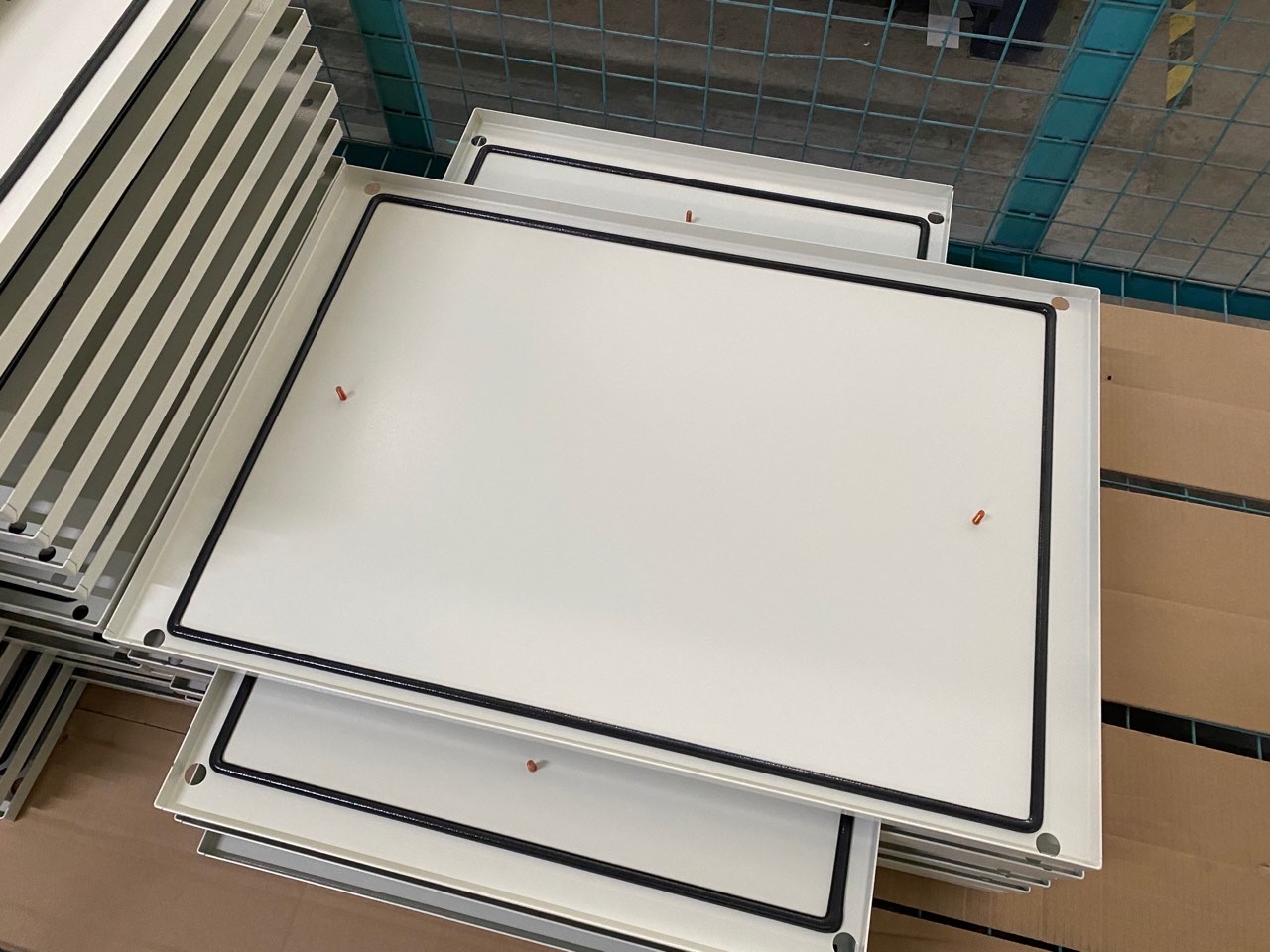 可移動(dòng)集裝箱密封點(diǎn)膠機